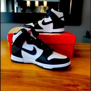 Nike Dunk High - Panda - size 9